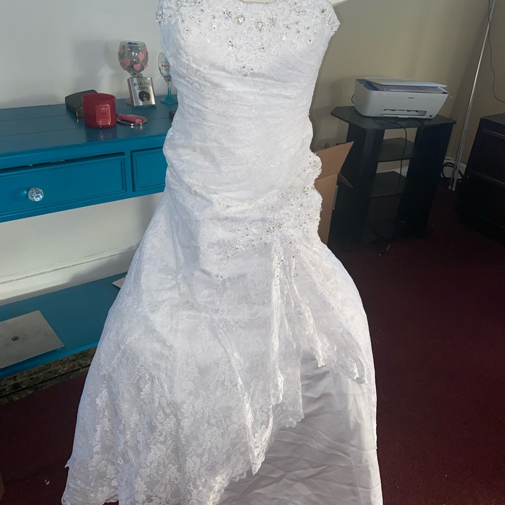 Beautiful Strapless White Lace Wedding Dress Size 4